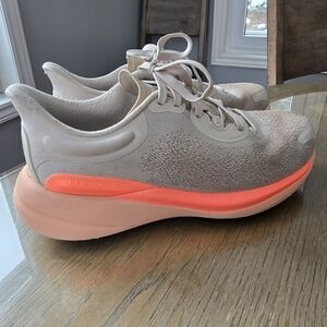 Lululemon Chargefeel 2, size 7